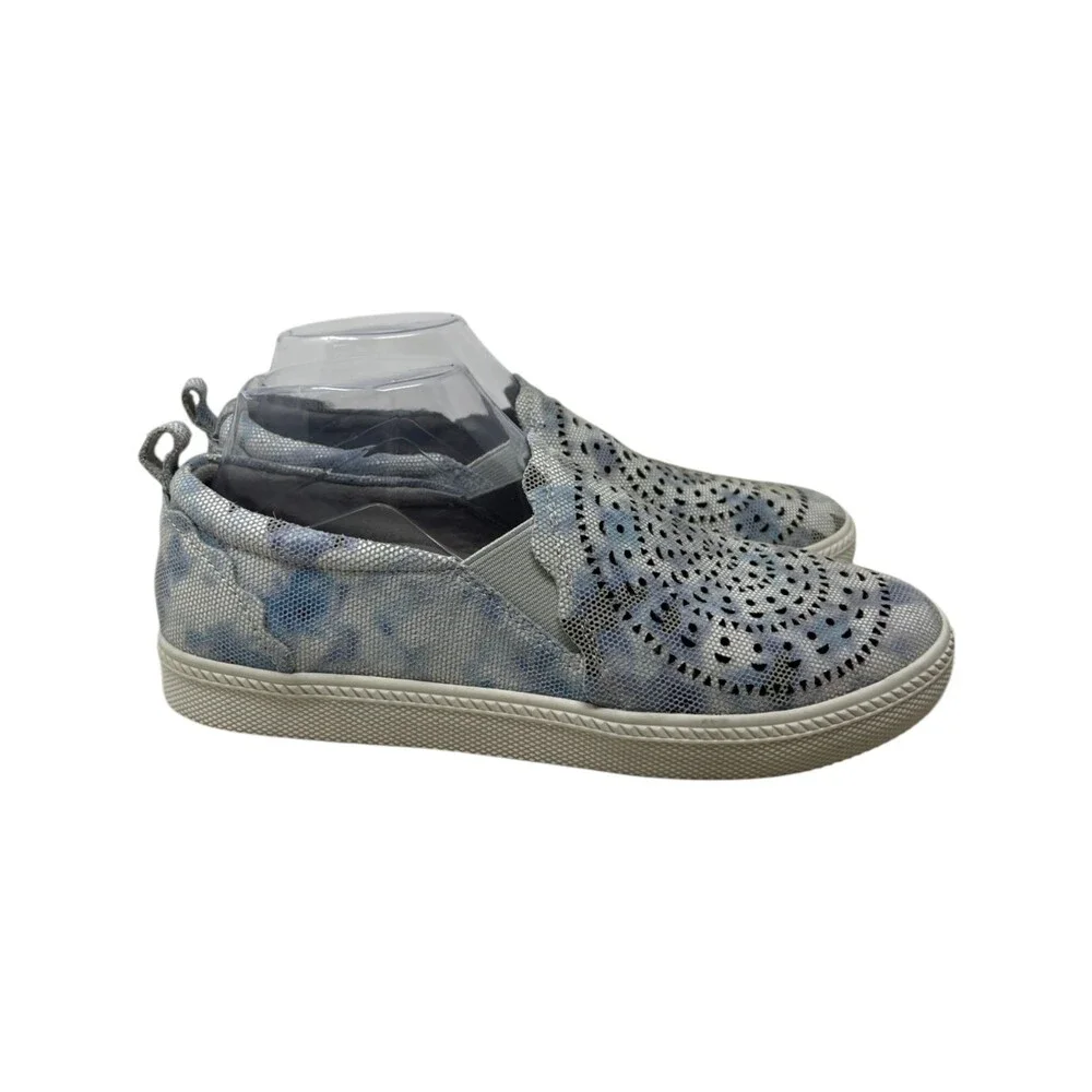 Earth Origins Sneaker Womens Size 6  Slip On Zeni Zelle Perforated Blue